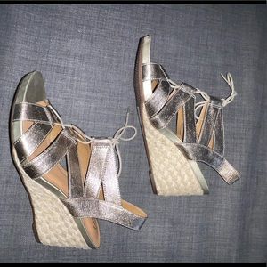 ❤️CLARKS “Artisan” NWOT Metallic Champagne Espadrilles w/ Wedge Heel - 8.5 w